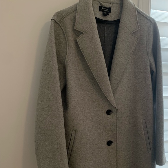 long grey coat - Picture 2 of 3